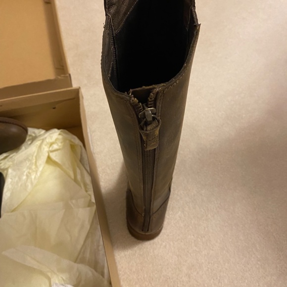 UGG Tall Boots BNIB 7.5 - Picture 9 of 11